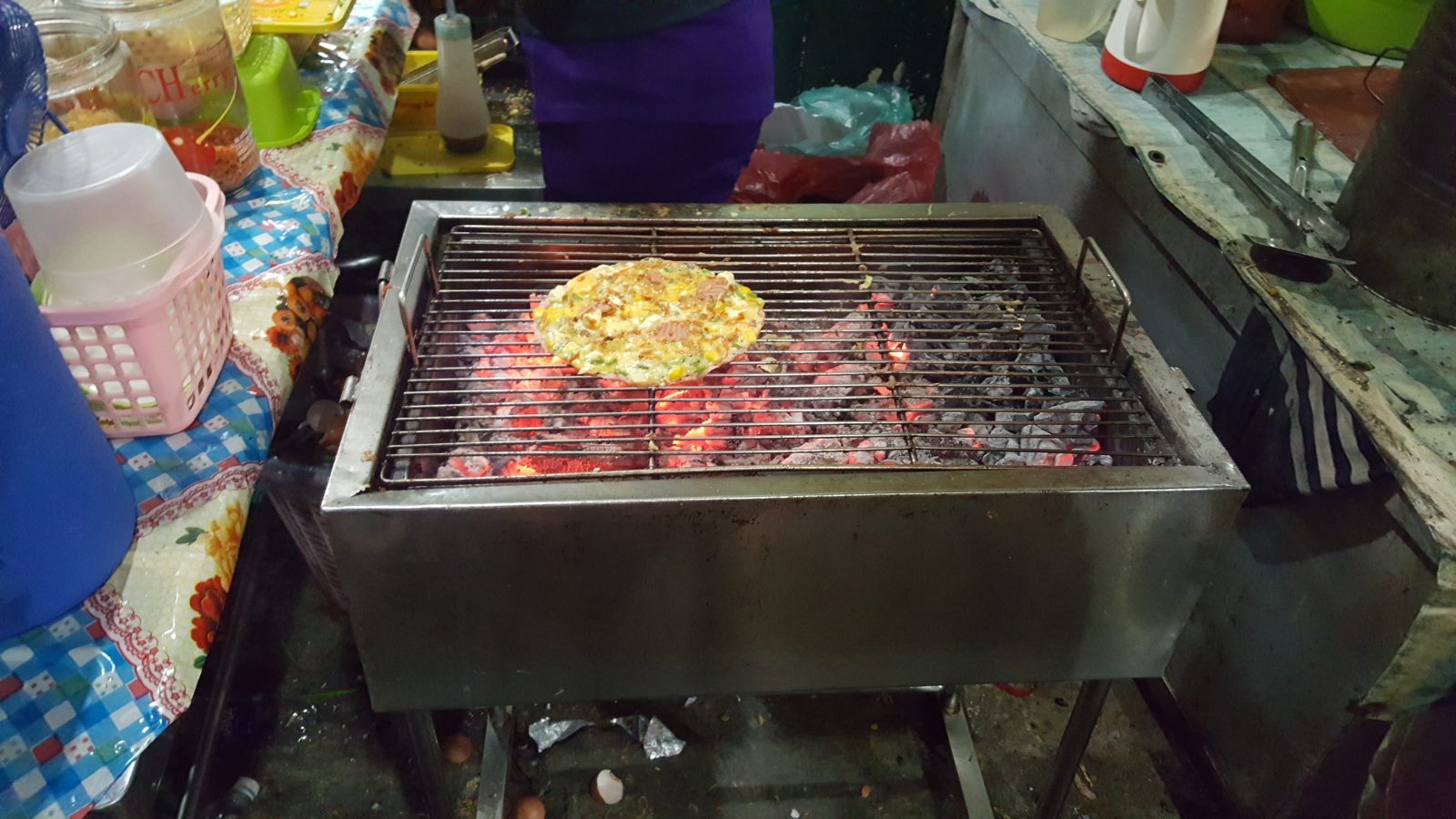 호치민 10군 맛집 골목 호티끼 노점의 숯불 그릴 요리