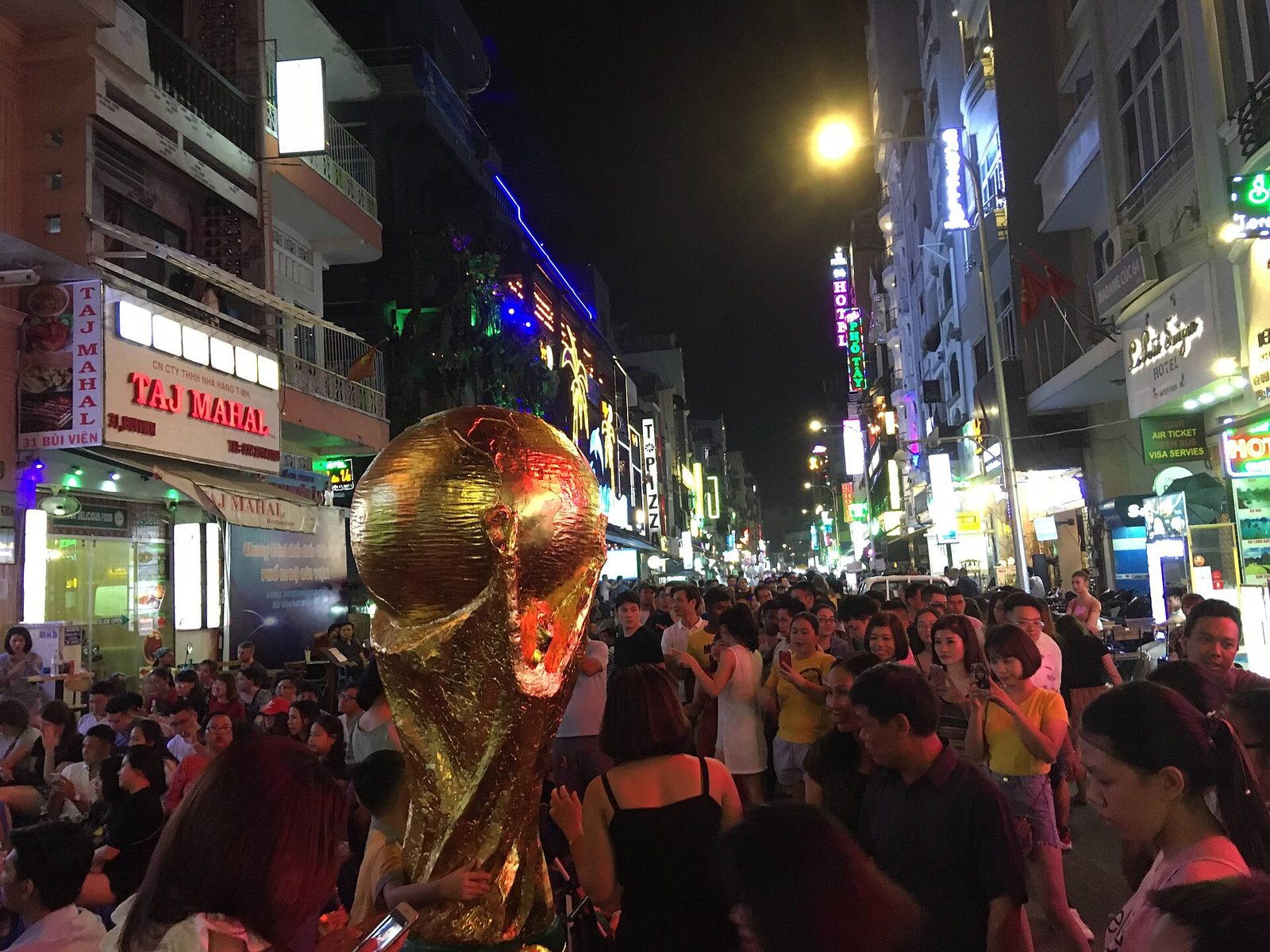 호치민 가라오케 단속 관련 1군 부이비엔 거리의 밤 풍경