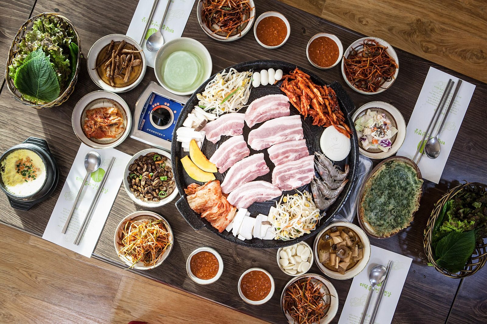 호치민 고기집에서 먹는 삼겹살 구이 상차림 예시