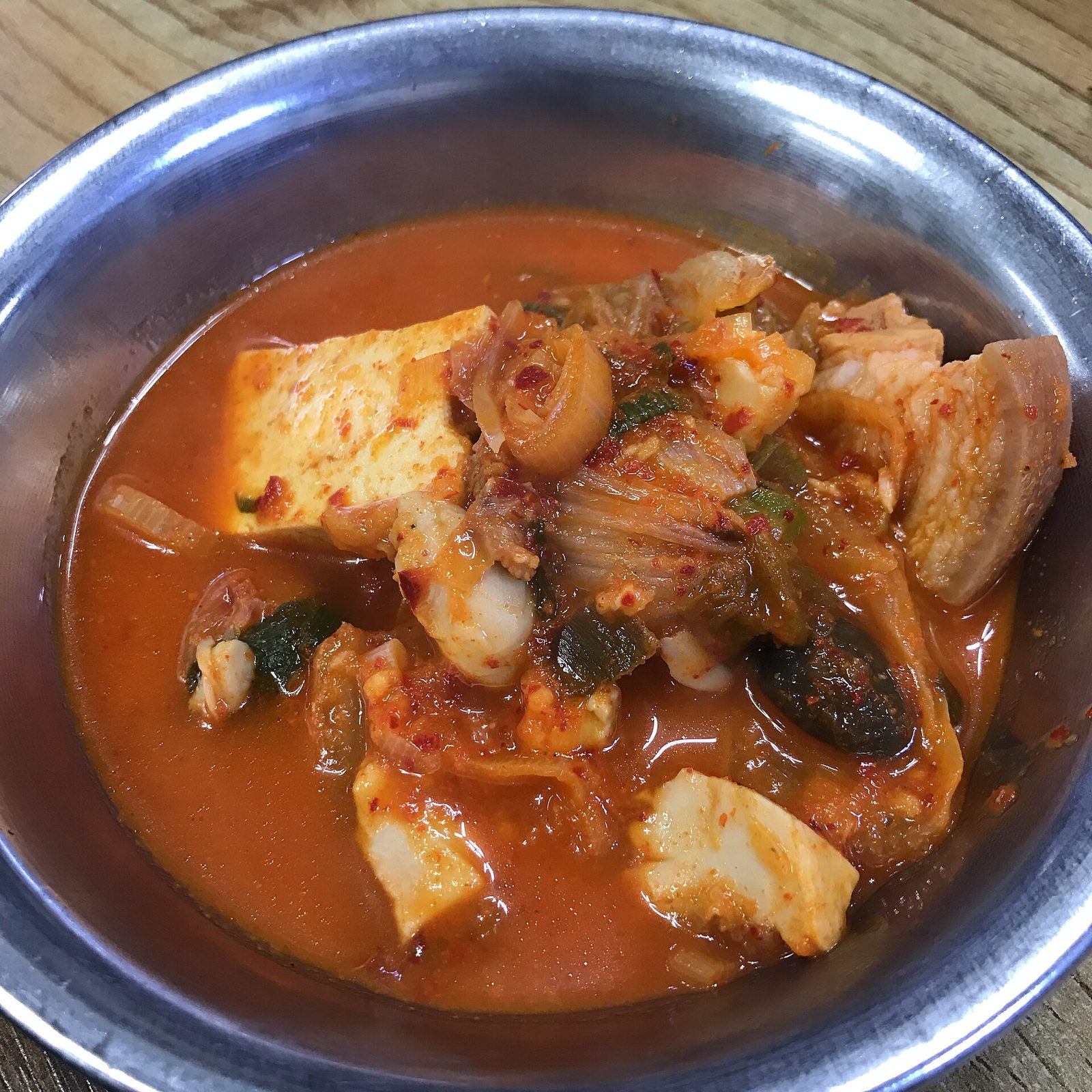 호치민 한식당 대표 메뉴인 김치찌개 예시