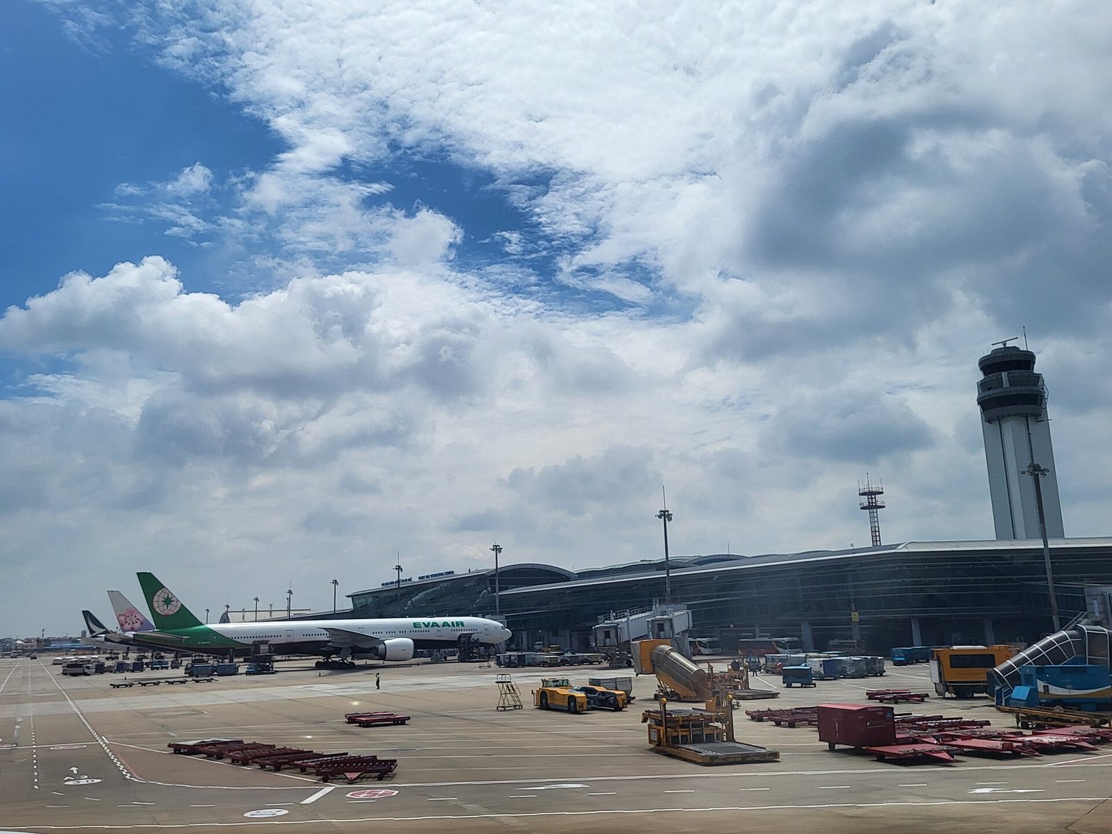 호치민 마사지 짐보관 후 이동하는 떤선녓 공항 국제선 터미널