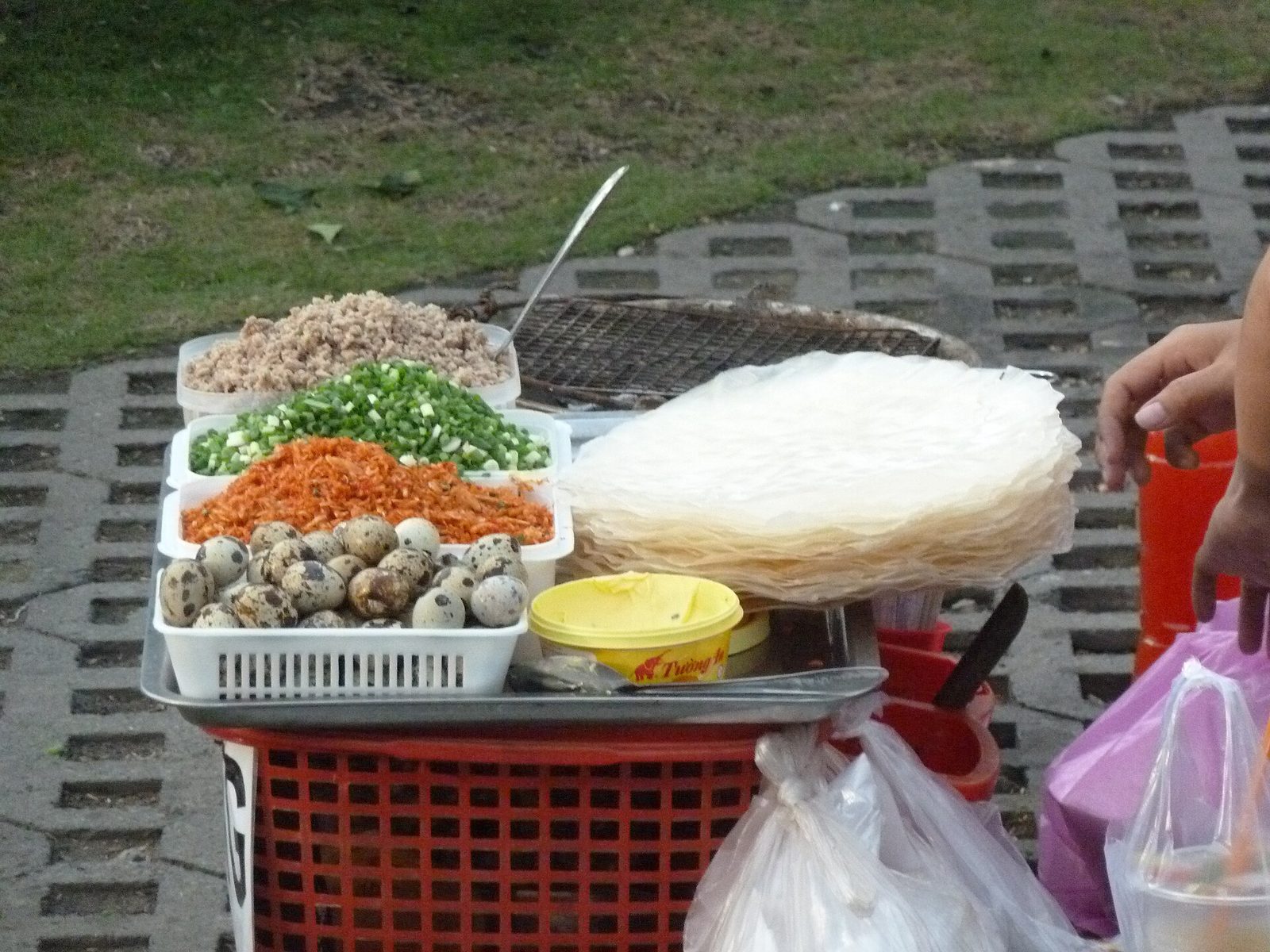 호치민 맛집 길거리 간식 반짱느엉 노점 재료