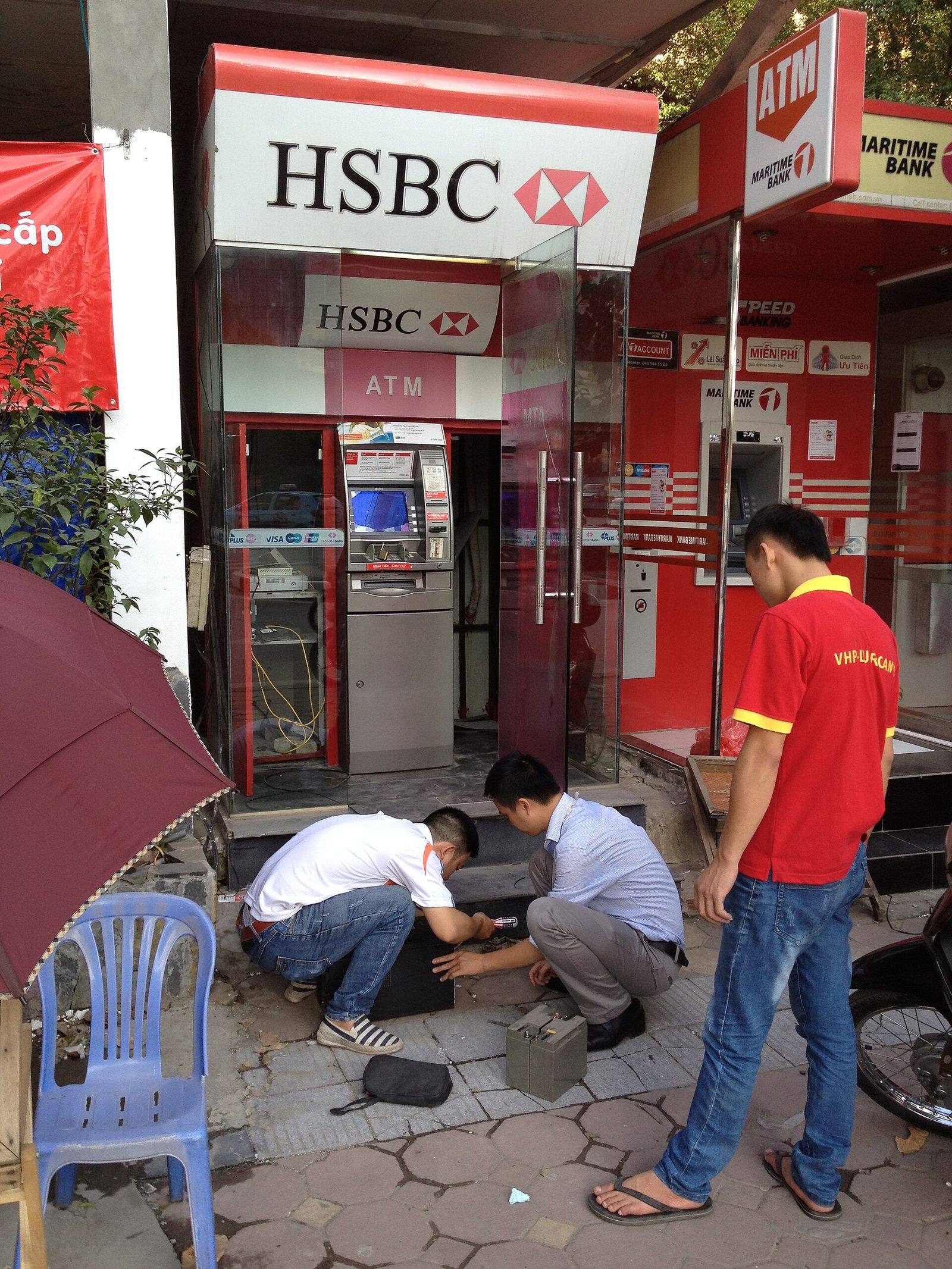 호치민 트래블월렛 ATM 출금 시 볼 수 있는 베트남 길가 은행 ATM 부스