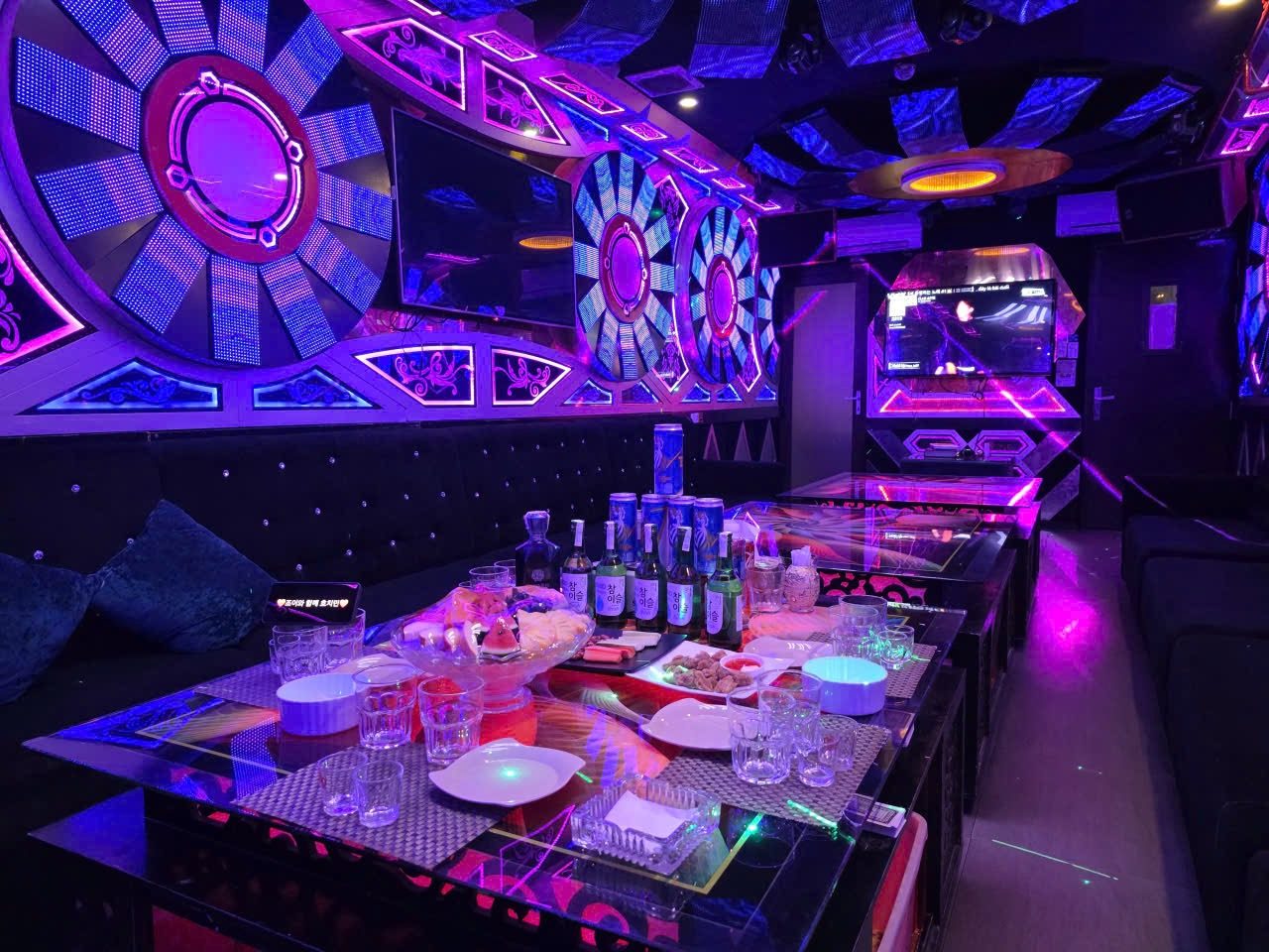 102 Karaoke 호치민 한인 가라오케 룸